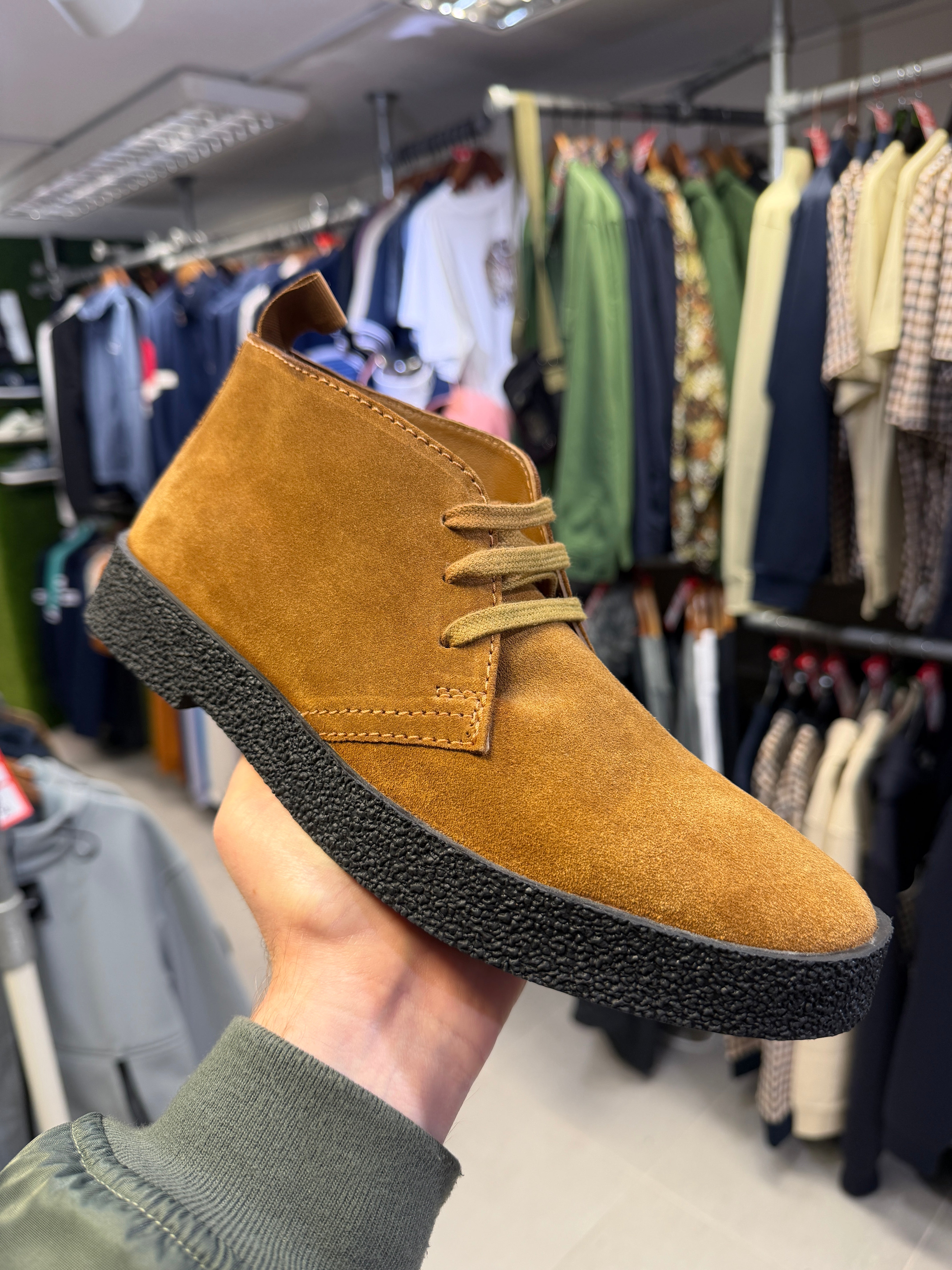 マイケル Original McQUEEN - 3 Eyelet Suede Chukka Boots - Tan – The157store