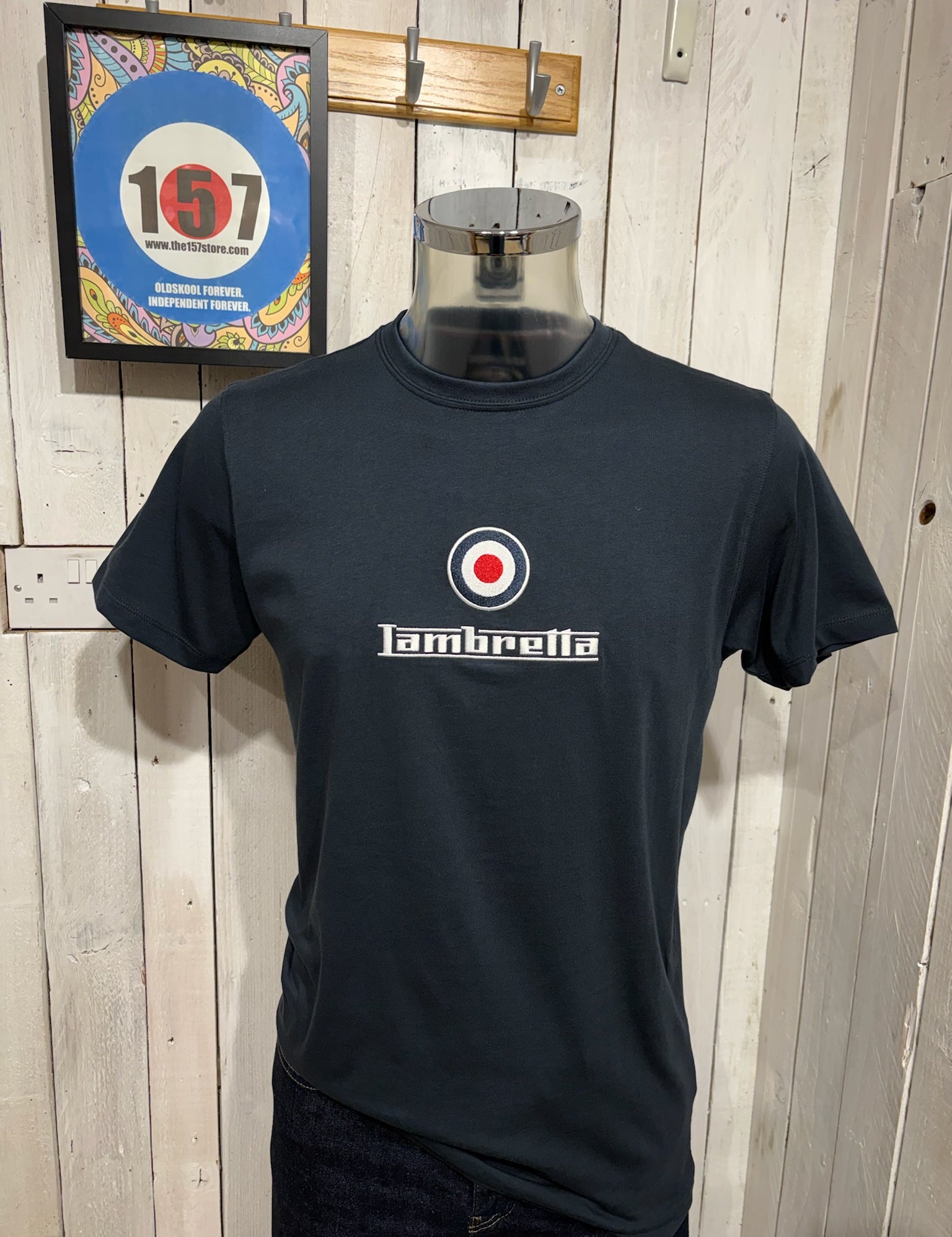 Lambretta LB398 Noir - Vêtements T-shirts manches courtes Homme 100,00 Lambretta LB398 Noir - Vêtements T-shirts manches courtes Homme 100,00
